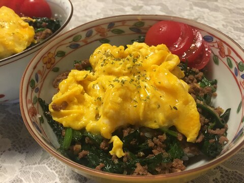 チーズエッグ乗せ★麻婆ほうれん草丼★